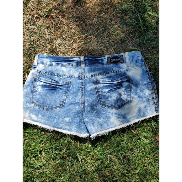 Rewash Distressed Shorts - Picture 2 of 3